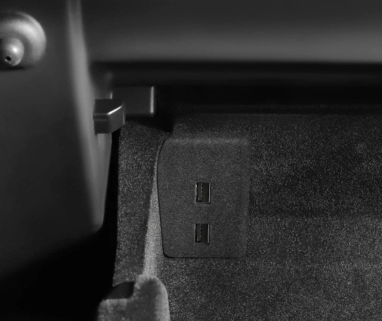Stacja dokująca Elvix do schowka na rękawiczki Tesla Model Y