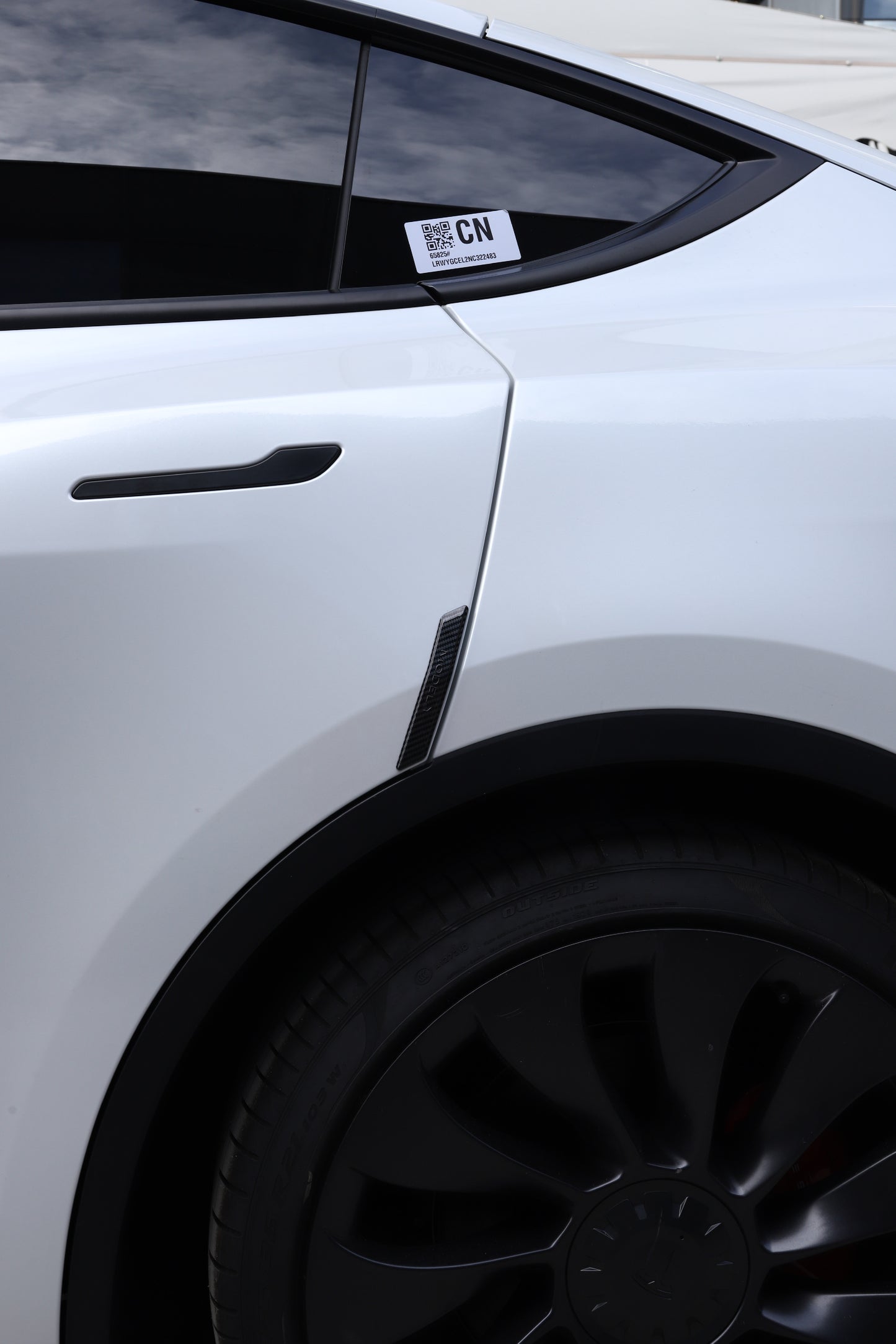 Belka zabezpieczająca drzwi Elvix do Tesli Model Y