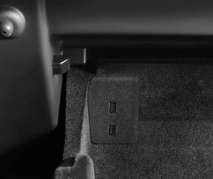 Stacja dokująca Elvix do schowka na rękawiczki Tesla Model Y