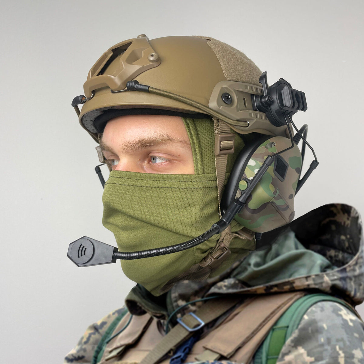 Aktywny zestaw słuchawkowy na kask Multicam