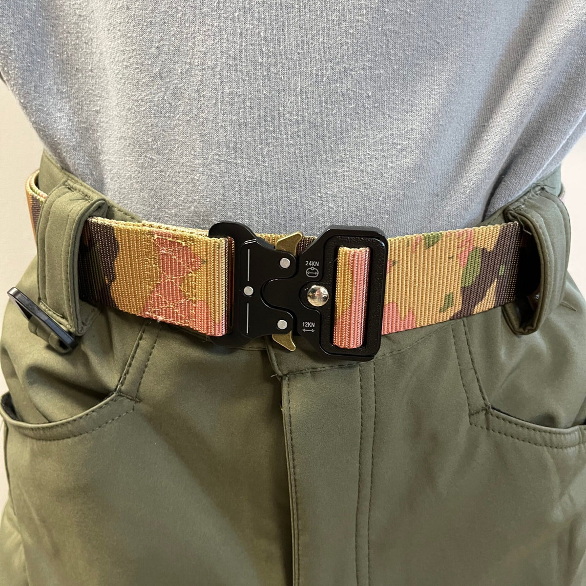 Nylonowy pas z wysokiej jakości metalową klamrą szybkiego zapięcia Pas taktyczny Partizan Nylon Fast Camo
