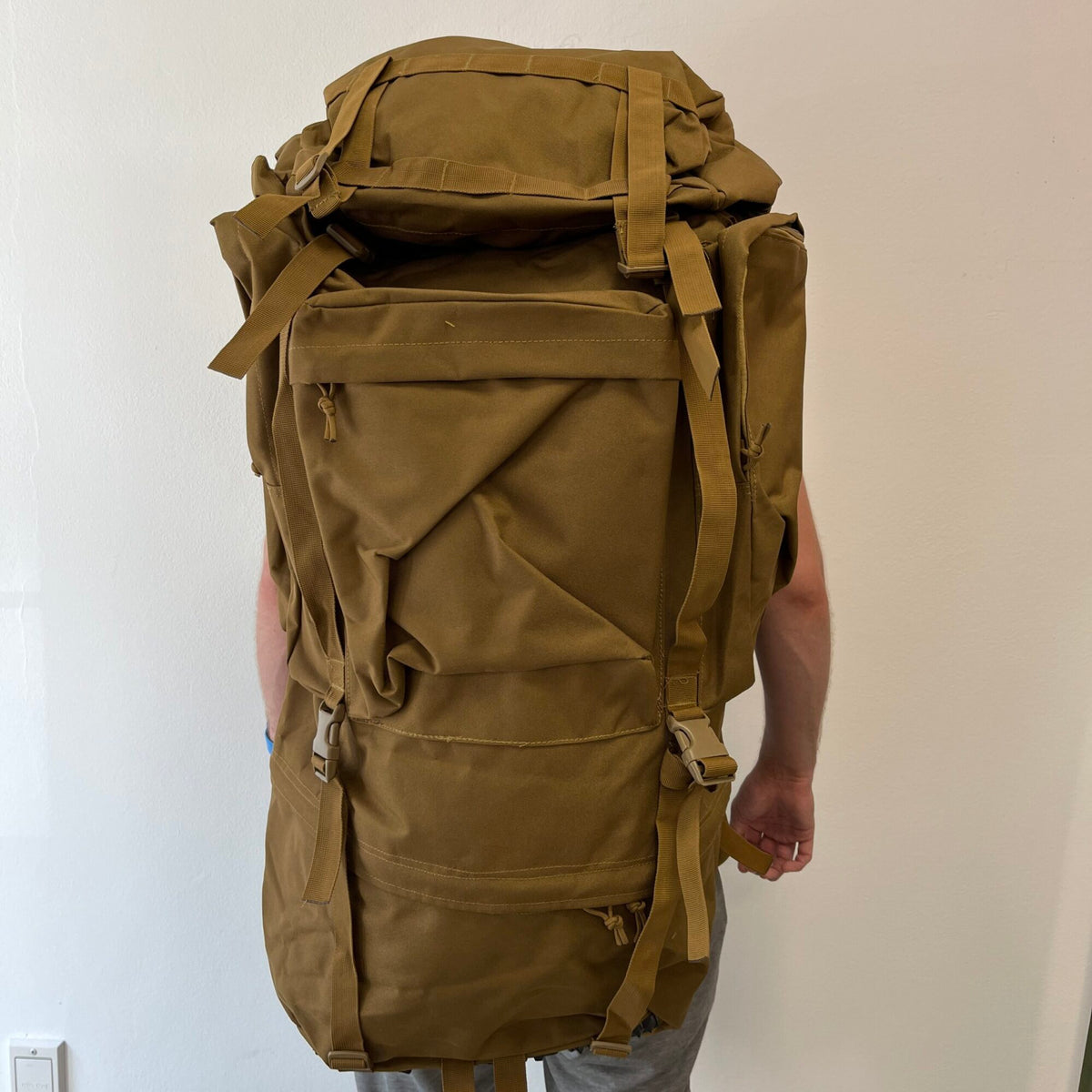Duży plecak taktyczny 100 L (BPT10-100) Coyote